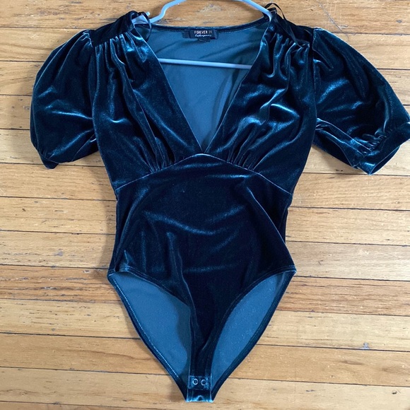 Forever 21 Contemporary Green Emerald Velvet Unitard Top - Picture 2 of 4